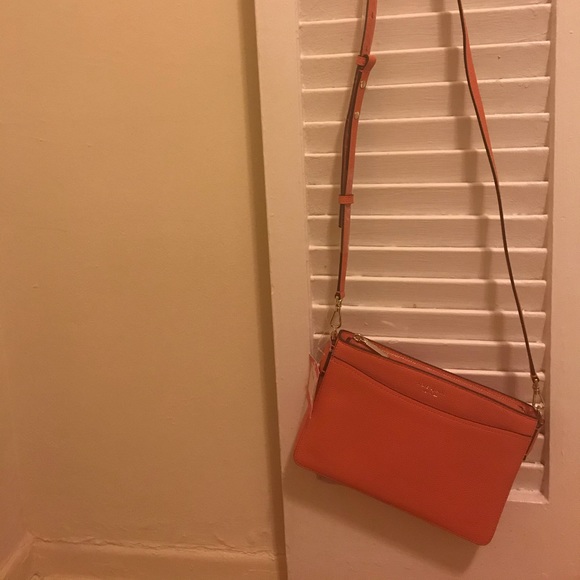 Medium Leather Crossbody Bag - Picture 5 of 8
